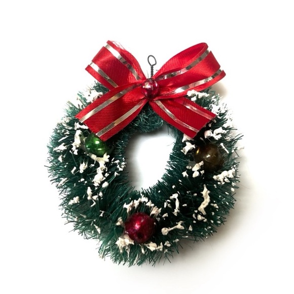 Vintage Bottle Brush Wreath Ornament - Picture 6 of 6